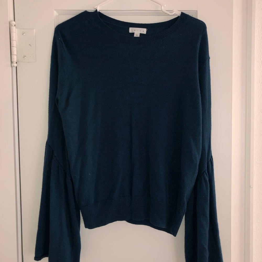 Blue Leith Sweater with large sleeves